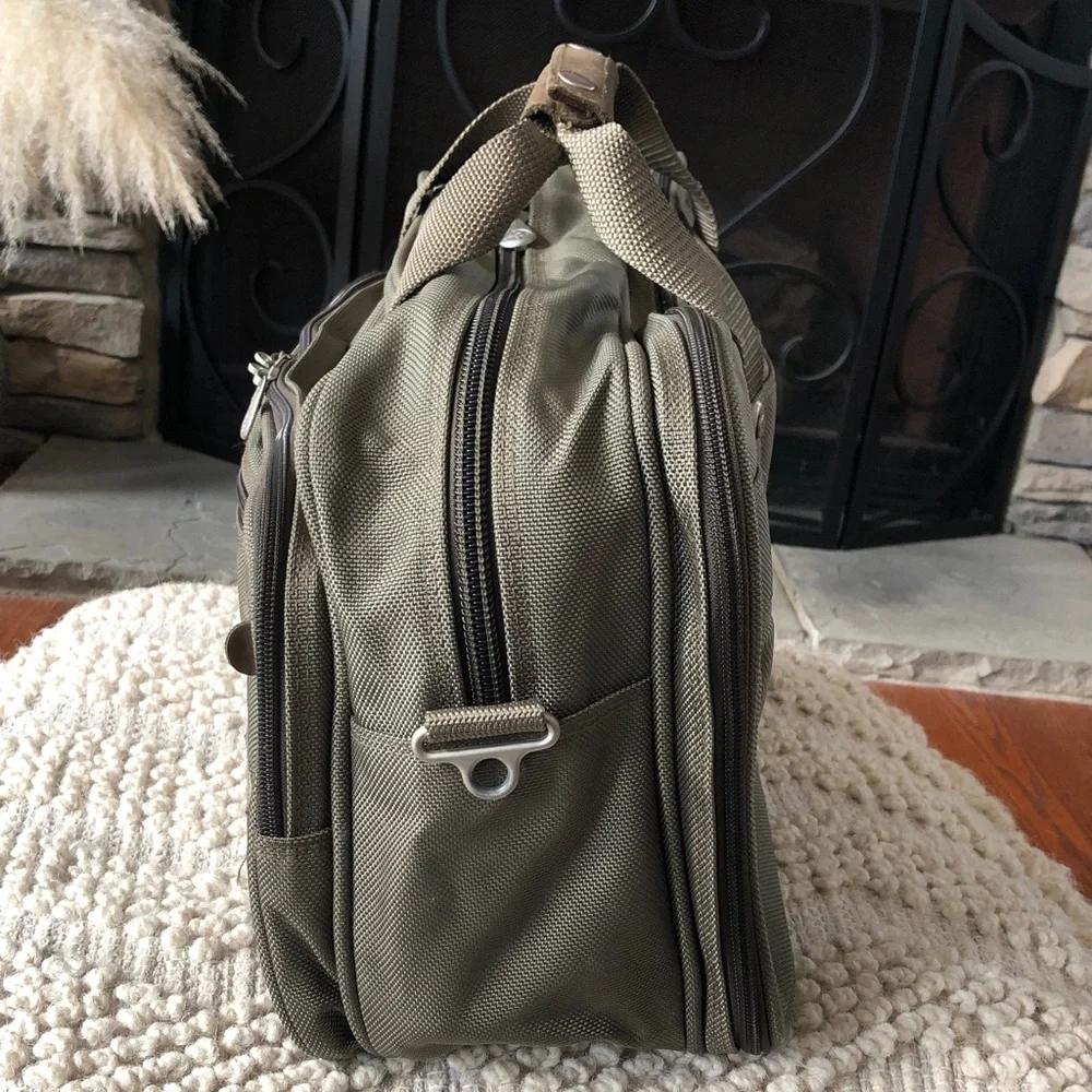Briggs & Riley Bag 17” Bag Olive Green Duffle Crossbody Multi Pocket Travel Bag! - Picture 7 of 9